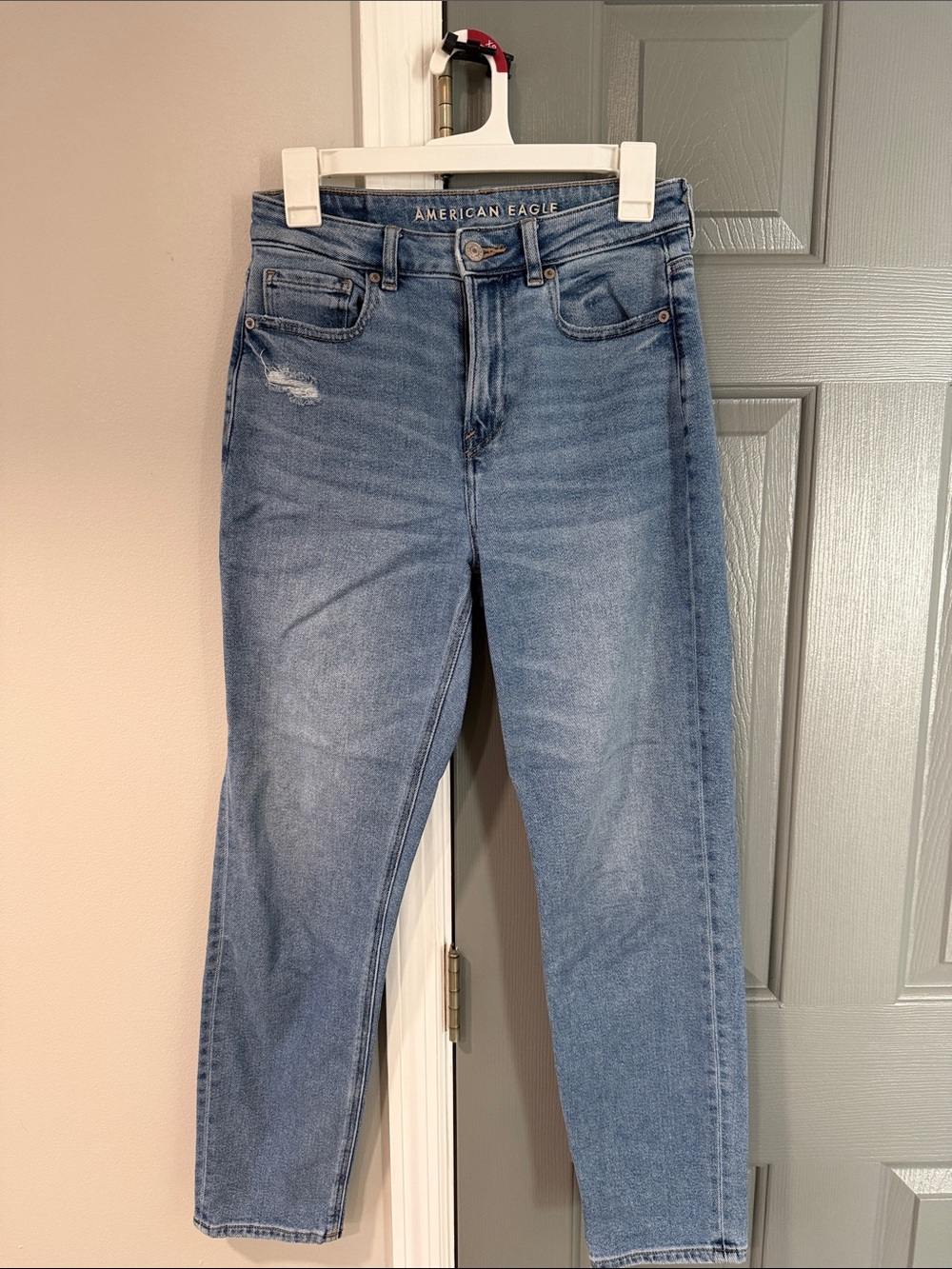 American Eagle Outfitters High-Rise Faded Blue Women's Jeans Stretch Mom style